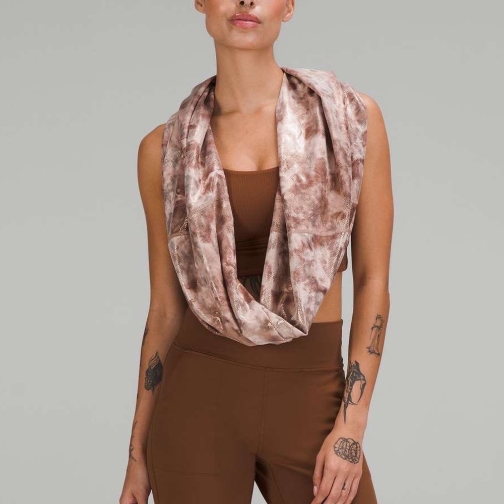 Lululemon Customizable Snap Scarf Shine Diamond Dye Misty Shell Cacao Dot Foil